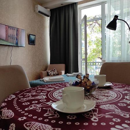 Tranquil Apartment In Vake Тбилиси Екстериор снимка