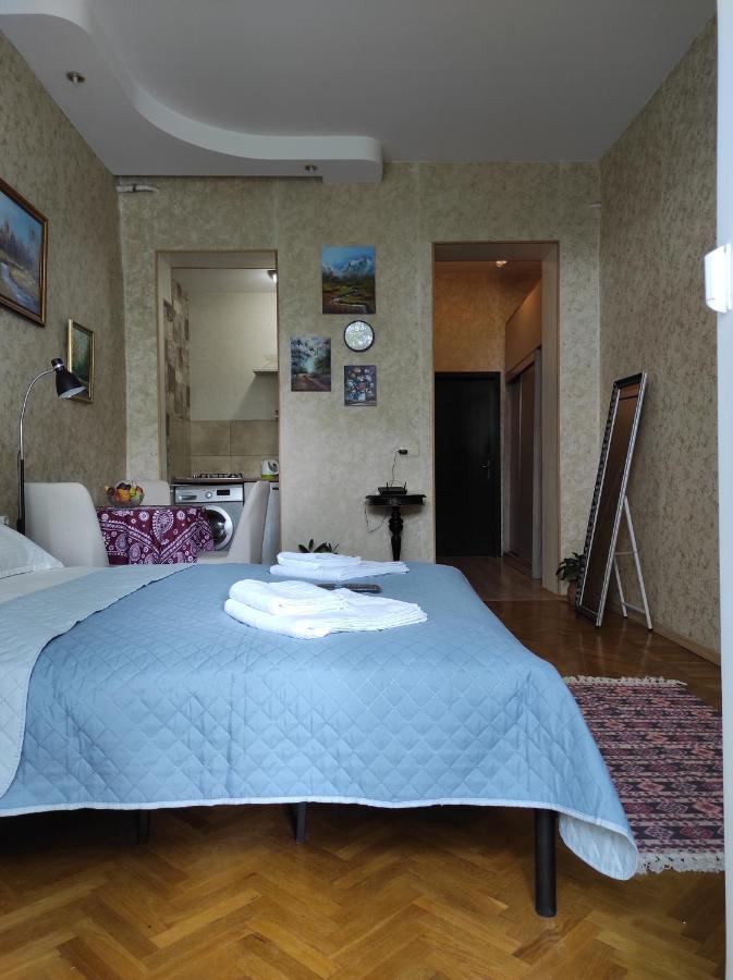 Tranquil Apartment In Vake Тбилиси Екстериор снимка