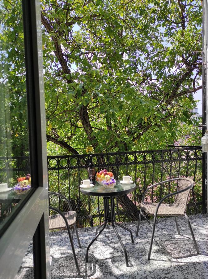 Tranquil Apartment In Vake Тбилиси Екстериор снимка